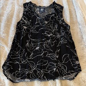 Bobeau Sleeveless Black and White Top